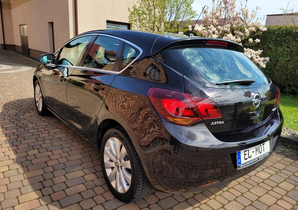 Opel Astra cena 26900 przebieg: 176000, rok produkcji 2010 z Sławno małe 436